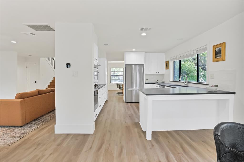 Hickory Valley Ct, Arlington, TX 76006