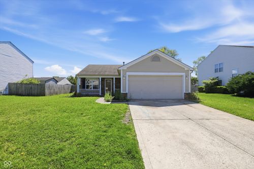 952 Pine Ridge Way, Brownsburg, IN, 46112-8178 | Card Image