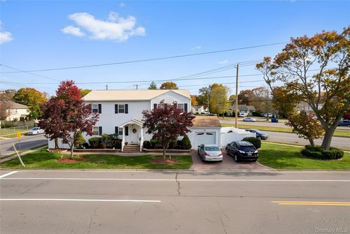 685 3rd St, West Babylon, NY, 11704-4769 | Card Image