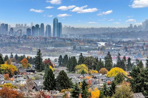 1610-125 E 14th St, North Vancouver, BC, V7L | Card Image