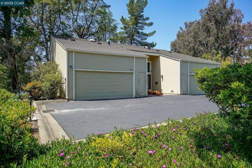 532 Ridgeview Ct, Pleasant Hill, CA, 94523-1024 | Card Image