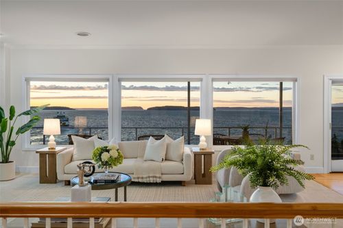 1124 2nd St, Mukilteo, WA, 98275-1722 | Card Image