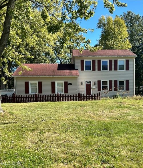 4779 Logan Arms Dr, Youngstown, OH, 44505-1216 | Card Image