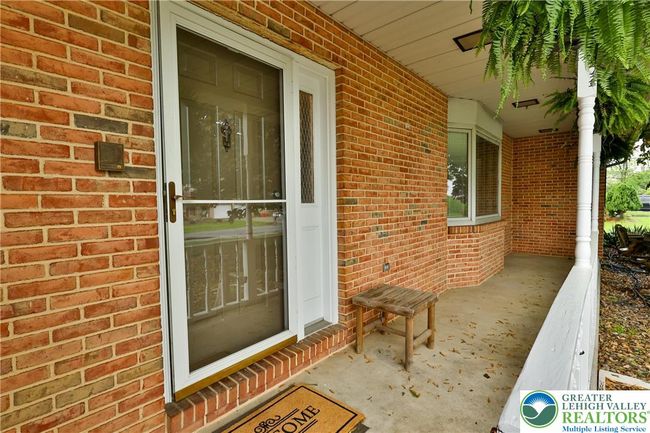 5470 Summit St, House other with 3 bedrooms, 3 bathrooms and null parking in Whitehall PA | Image 4