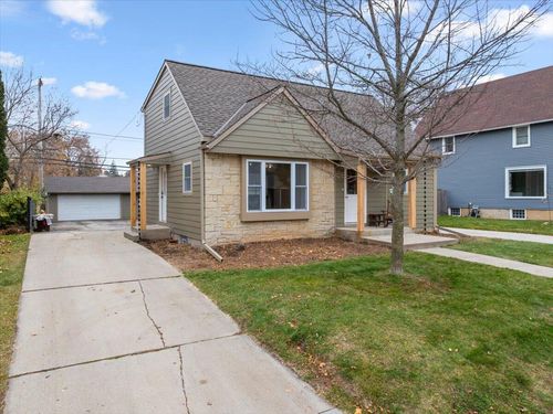 1021 13th Ave, Grafton, WI, 53024-1931 | Card Image