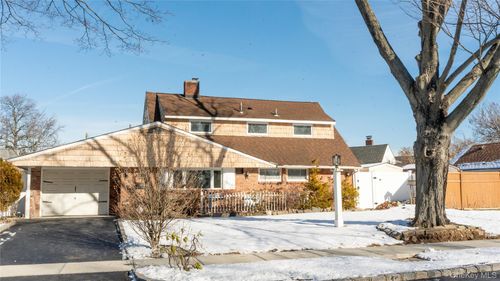 2155 Salisbury Park Dr, Westbury, NY, 11590-6313 | Card Image