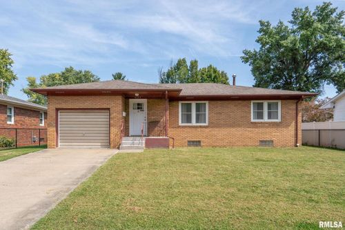 4123 N Linwood Ave, Davenport, IA, 52806-4935 | Card Image