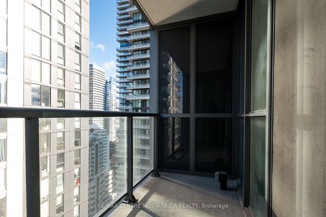2501 - 88 Blue Jays Way, Condo with 2 bedrooms, 1 bathrooms and null parking in Toronto ON | Image 24