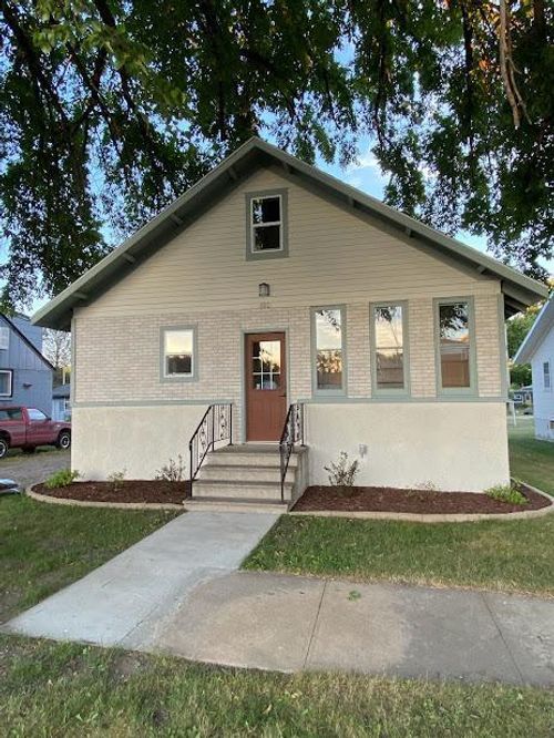 880 Pine Street, Wabasso, MN, 56293 | Card Image