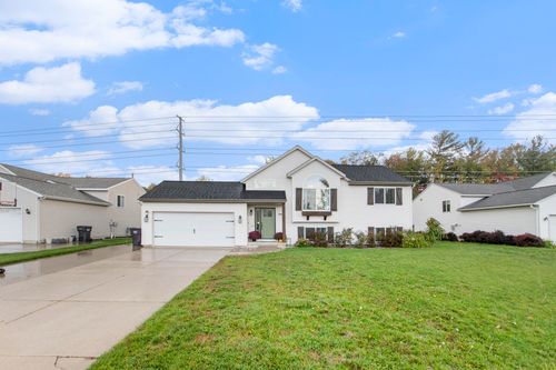 3495 Willowood Dr, Zeeland, MI, 49464-8740 | Card Image