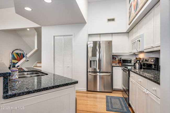 UNIT-9 - 123 N Bald Head Wynd, House other with 4 bedrooms, 4 bathrooms and 2 parking in Bald Head Island NC | Image 11