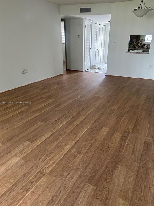 apt-304-8110 Sunrise Lakes Blvd, Sunrise, FL, 33322-1555 | Card Image