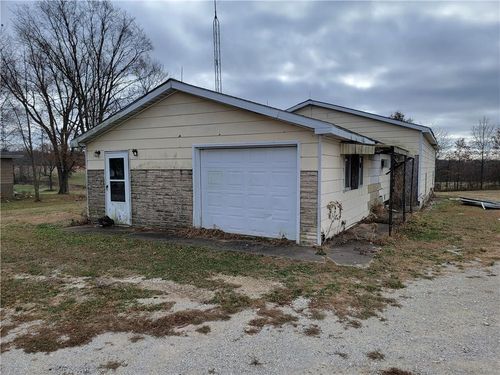 877 N 950 East Rd, Tower Hill, IL, 62571-4043 | Card Image