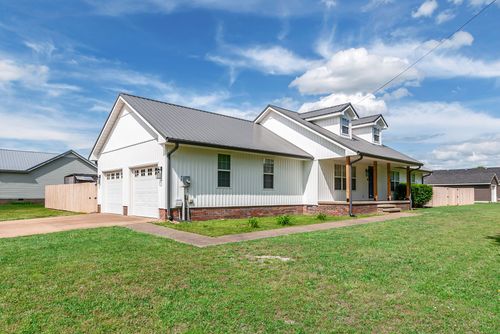 210 Edgewood Dr, Hohenwald, TN, 38462-1979 | Card Image