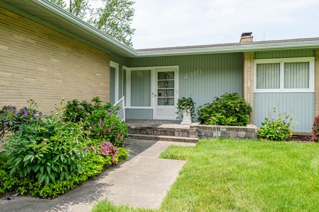 2310 Riverbend Dr, House other with 3 bedrooms, 4 bathrooms and null parking in Benton Harbor MI | Image 4