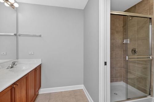 b412-865 E 22nd Street, Lombard, IL, 60148 | Card Image