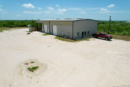1273 County Road 429, Pleasanton, TX, 78064-6135 | Card Image