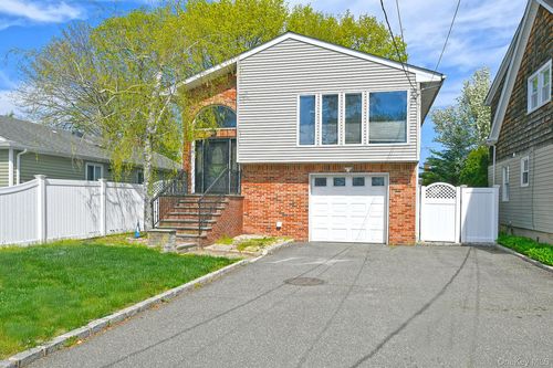 76 E 12th St, Huntington Station, NY, 11746-2519 | Card Image