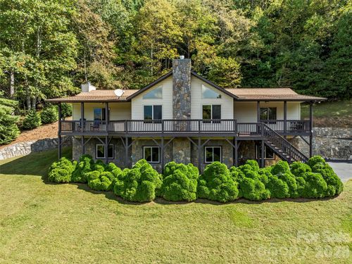 1090 Maple Springs Dr, Waynesville, NC, 28785-8376 | Card Image