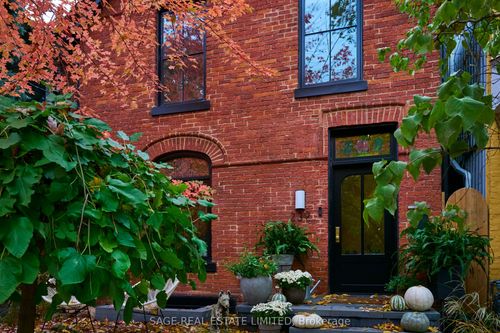 239 Borden St, Toronto, ON, M5S2N5 | Card Image