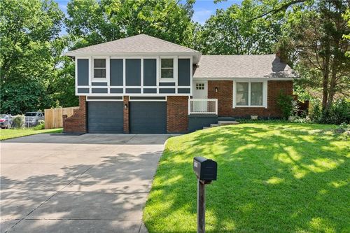 13205 Overhill Rd, Grandview, MO, 64030-3419 | Card Image