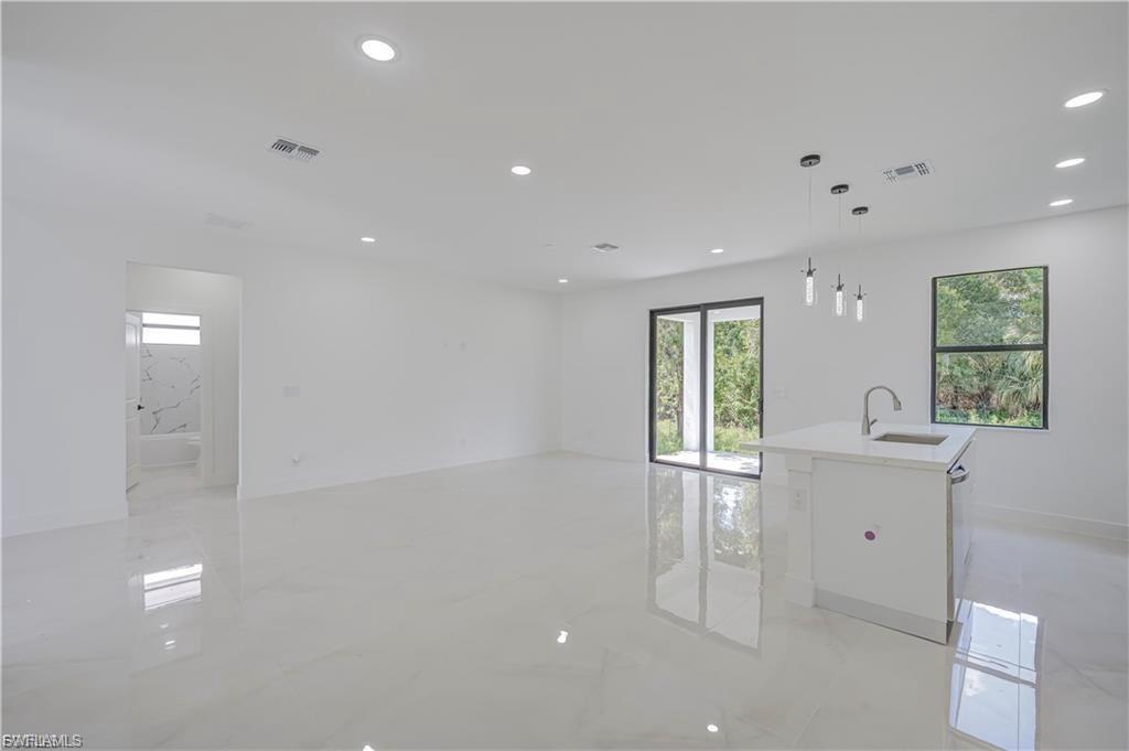 Residential Lease in LEHIGH ACRES 5