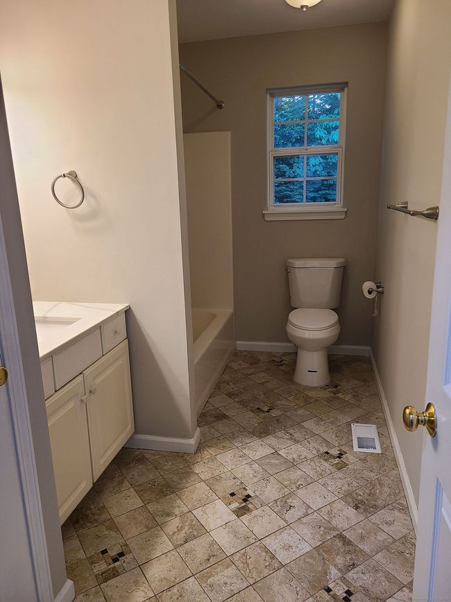 24 Wiscassett Ave, House other with 3 bedrooms, 3 bathrooms and null parking in Hamden CT | Image 13