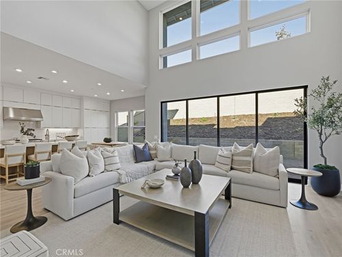 125 Apron, Irvine, CA, 92618 | Card Image