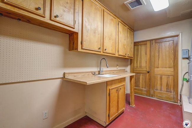 1300 Brazos St, House other with 3 bedrooms, 3 bathrooms and null parking in Texarkana TX | Image 24