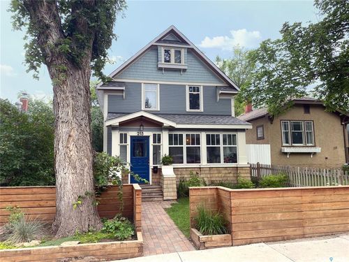 215 27th Street W, Saskatoon, SK, S7L0J4 | Card Image