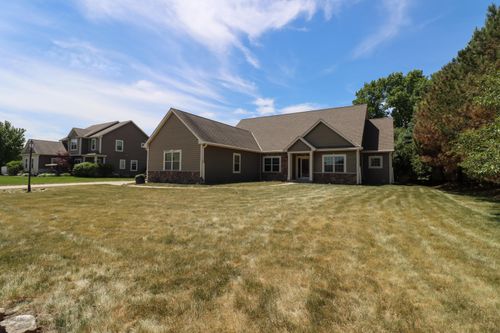 W245N2799 Single Tree Dr, Pewaukee, WI, 53072-6446 | Card Image