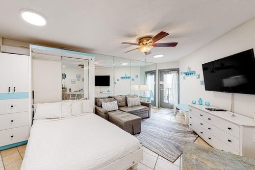 cc-3-4715 Thomas Dr, Panama City Beach, FL, 32408-7324 | Card Image