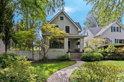 2019 W Greenleaf Ave, Chicago, IL, 60645-3509 | Card Image