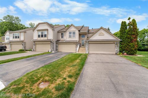 26738 Kirkway Cir, Woodhaven, MI, 48183-1966 | Card Image