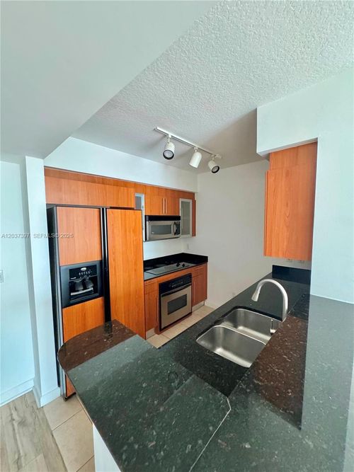 1116-325 S Biscayne Blvd, Miami, FL, 33131-2306 | Card Image