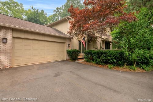 1180 Glenpointe Ct, Bloomfield Hills, MI, 48304-1510 | Card Image