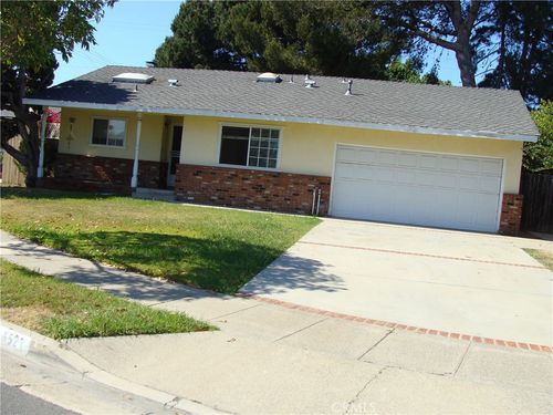 8521 Merle Cir, Huntington Beach, CA, 92647-4947 | Card Image