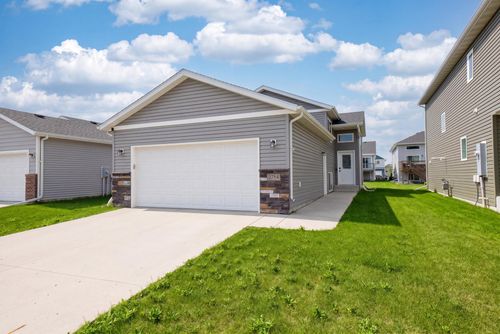 2754 10th St W, West Fargo, ND, 58078-3219 | Card Image