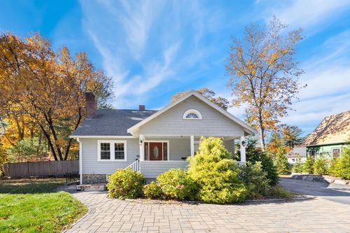 928 Main St, Lynnfield, MA, 01940-1171 | Card Image