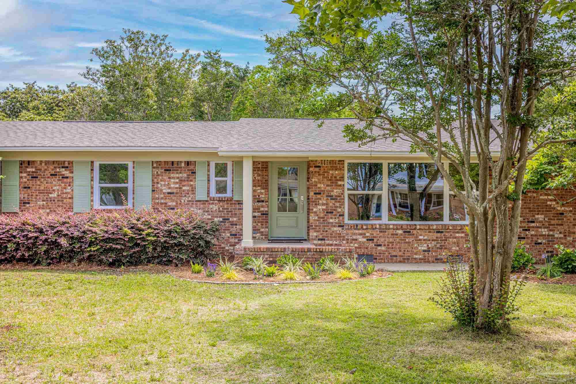 Laura Ln, Gulf Breeze, FL 32561