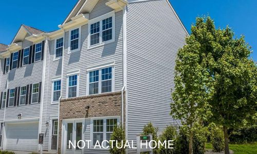 3242 Mackinac Dr, Columbus, OH, 43207-6586 | Card Image