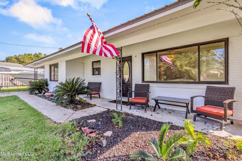 5542 Daugherty Rd, Long Beach, MS, 39560-3353 | Card Image