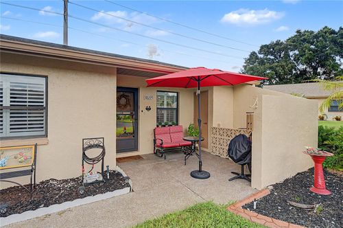 38225 Boxwood Dr, ZEPHYRHILLS, FL, 33542-6613 | Card Image