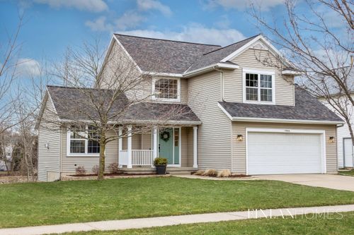 9061 Glengarry Ct Se, Caledonia, MI, 49316-8249 | Card Image