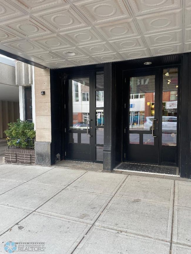 Front Entry.jpg | Image 8