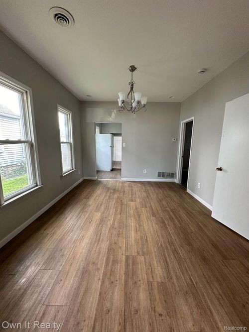 56 Oak St, River Rouge, MI, 48218-1407 | Card Image