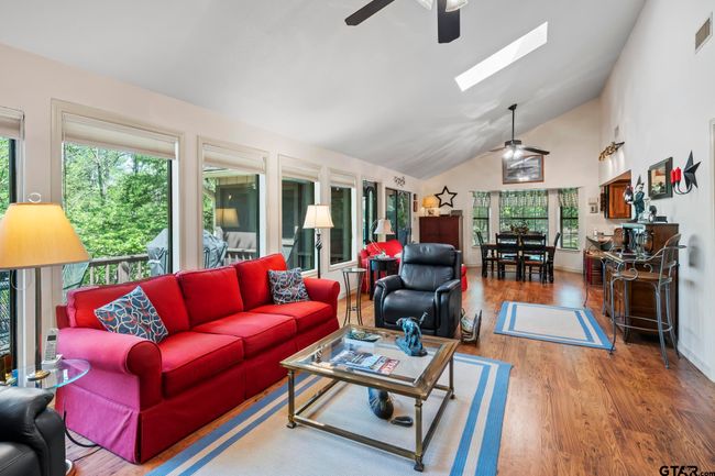 944 Clear Water Trl, House other with 3 bedrooms, 2 bathrooms and null parking in Holly Lake Ranch TX | Image 6