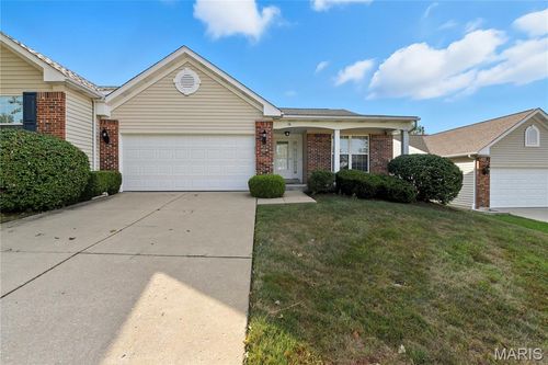 16 Hunting Manor Dr, Saint Charles, MO, 63303-1808 | Card Image
