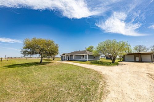 985 County Road 301, Shiner, TX, 77984-5563 | Card Image