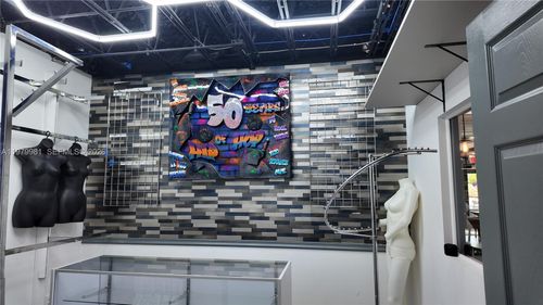b-900 Nw 6th St, Fort Lauderdale, FL, 33311 | Card Image